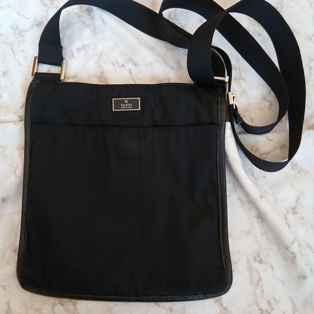 GUCCI Black Leather Shoulder Bag for Women