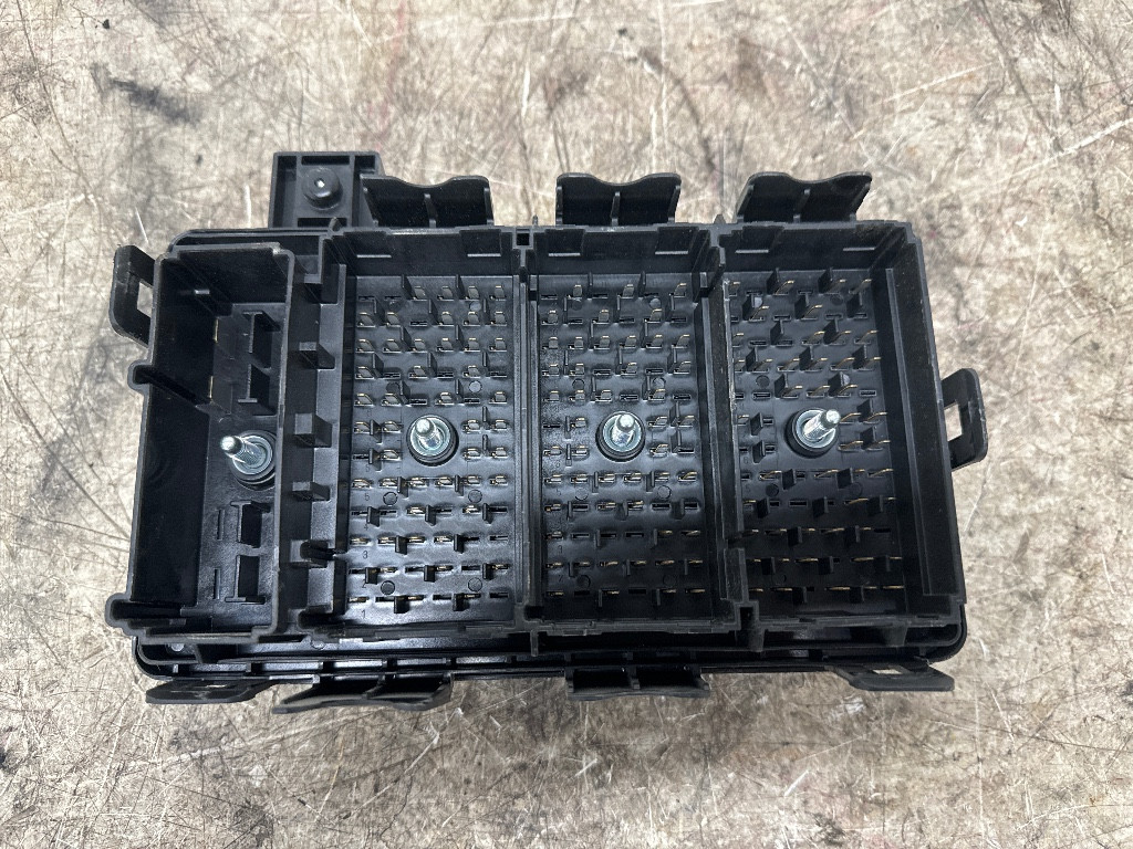 Mack Fuse Box and Relay Center 21829331 From 2013 CXU613 | eBay