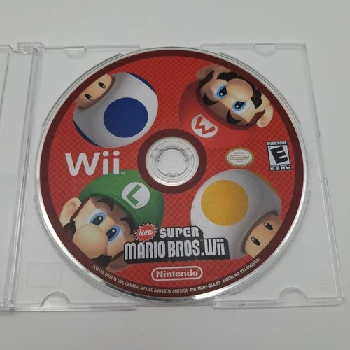 New Super Mario Bros. Wii (Nintendo Wii) DISC ONLY Light Scratches