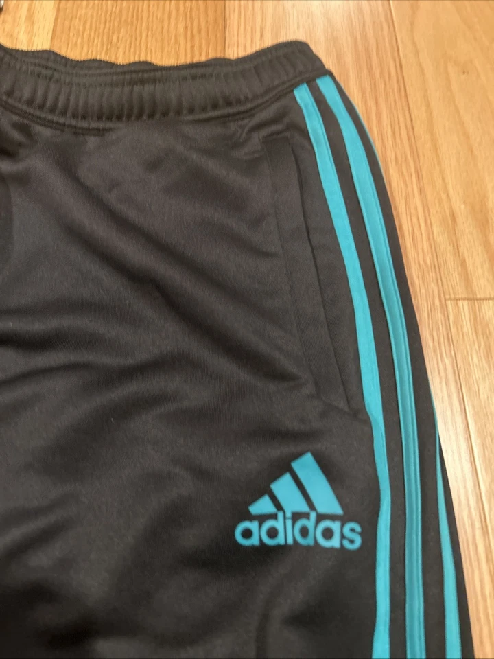 Pantalones de entrenamiento de fútbol Adidas Real Madrid negros para hombre talla XXL BQ7933 NUEVOS CON ETIQUETAS para hombre’s Foto 2 de 4