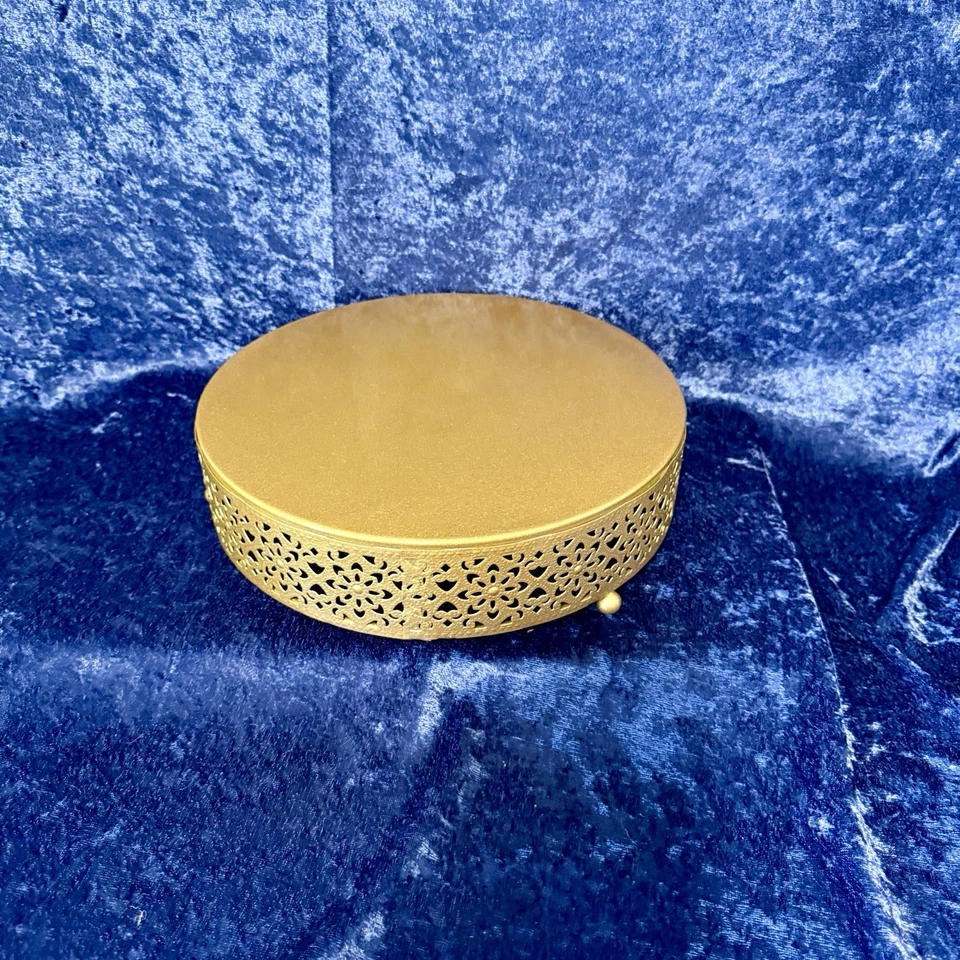"Soporte de pastel de metal dorado para exhibición de mesa de postres 9 1/2"" redondo, diseño intrincado" Foto 3 de 4