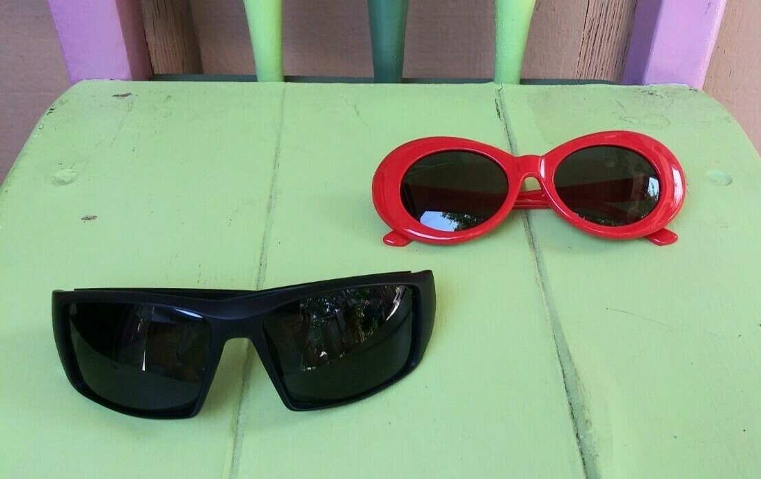 Lot De 2 Lunettes De Soleil Unisex Style 'Clout' - Forme Ovale - Cadre Plastique Noir/rouge - UV400