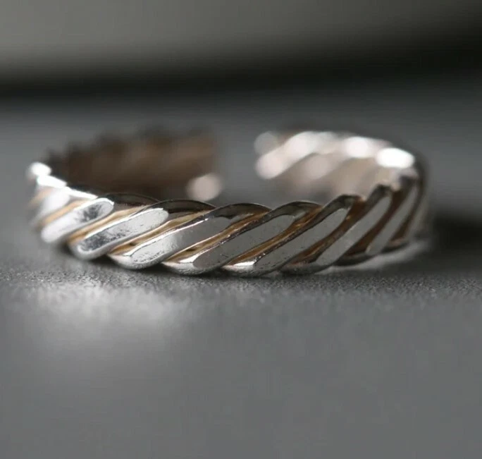 Black metal toe ring deals