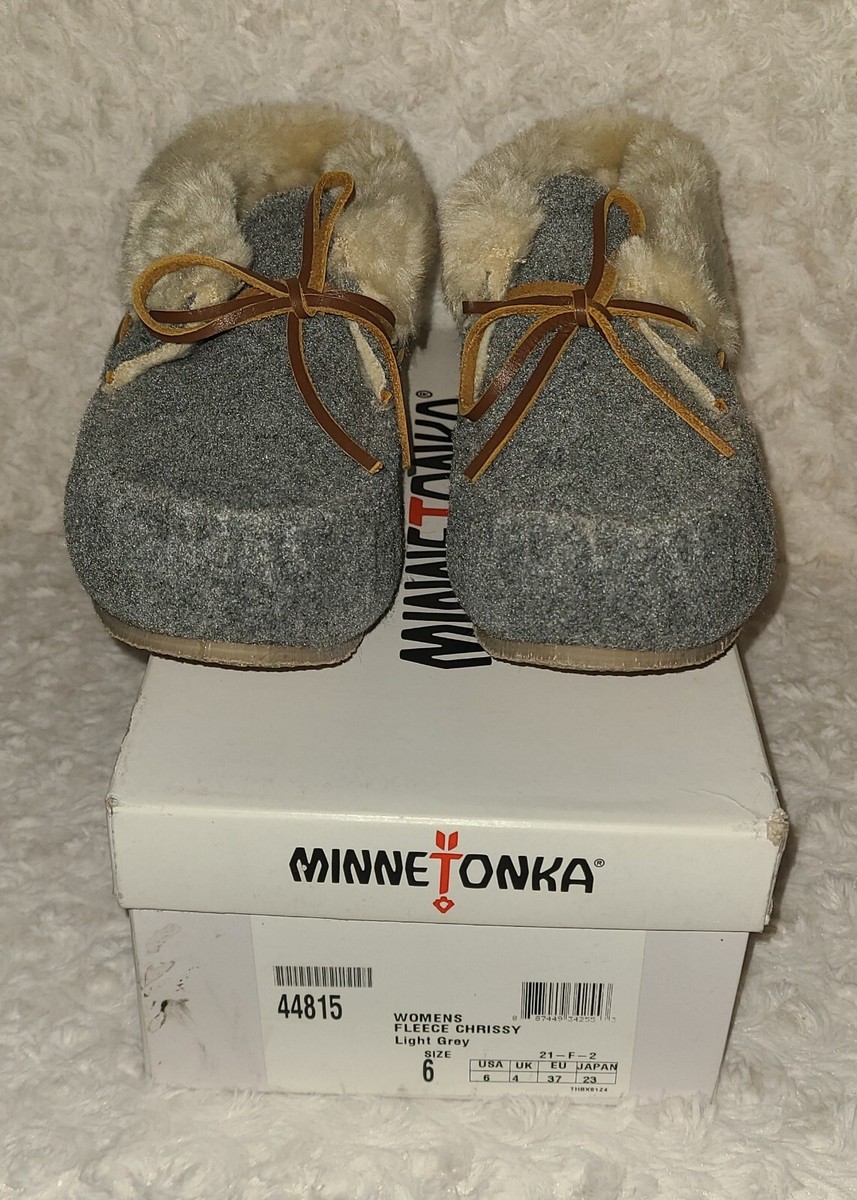 Minnetonka Womens FLEECE CHRISSY Light Grey Moccasin Bootie