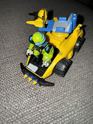 1992 Galoob Micro Machines ZBOTS Target Tracker Vehicle with figure