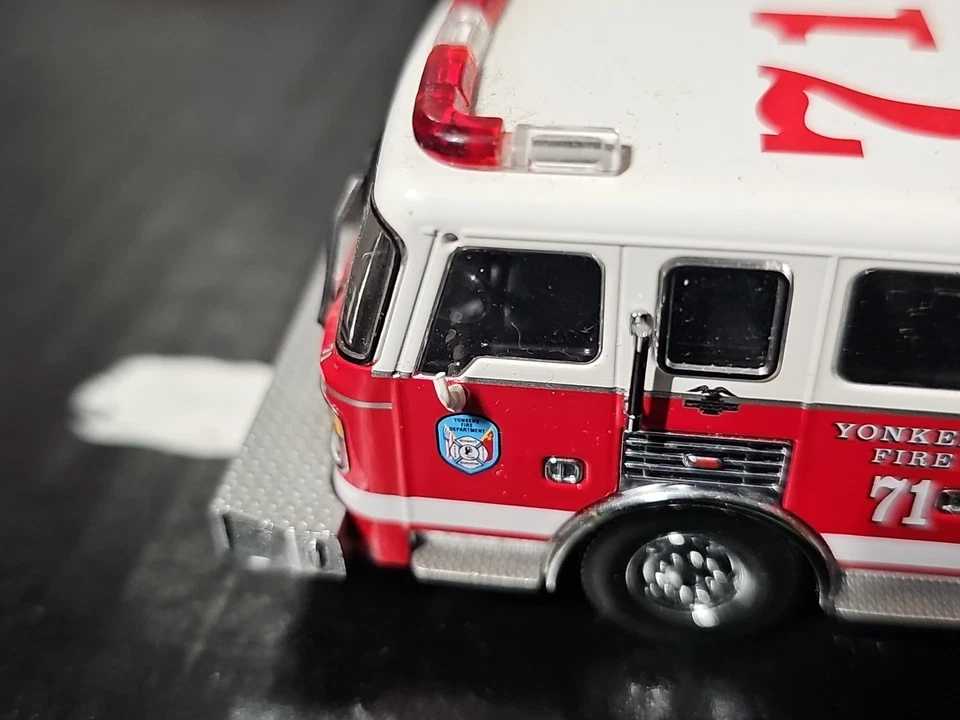 Vntg Code 3 Collectables 1:64 Diecast Yonkers, Ny. Am. LeFrance Tower Truck 71 - Image 4 of 4