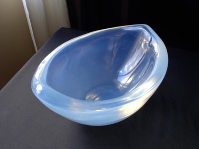 VINTAGE MCM ORREFORS SVEN PALMQVIST SELENA OPALESCENT GLASS BOWL 8 1/2''