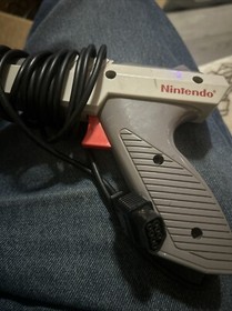 Original 1985 Nintendo NES Zapper Duck Hunt Gun Authentic NES-005 OEM Gray