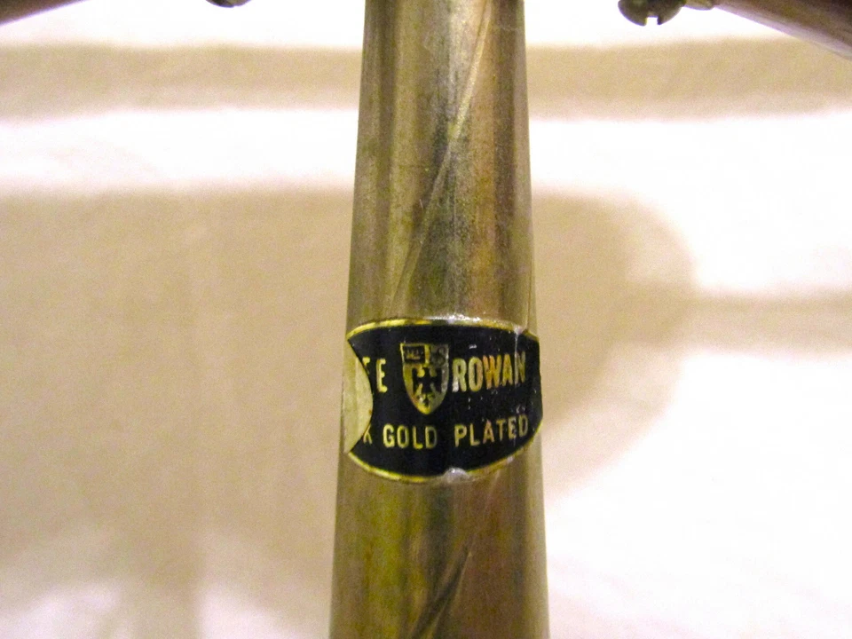 MID CENTURY LEE ROWAN CHAPADO EN ORO 24K TRAJE DE CABALLERO VALET CON BANDEJA DE CAMBIO Foto 4 de 4