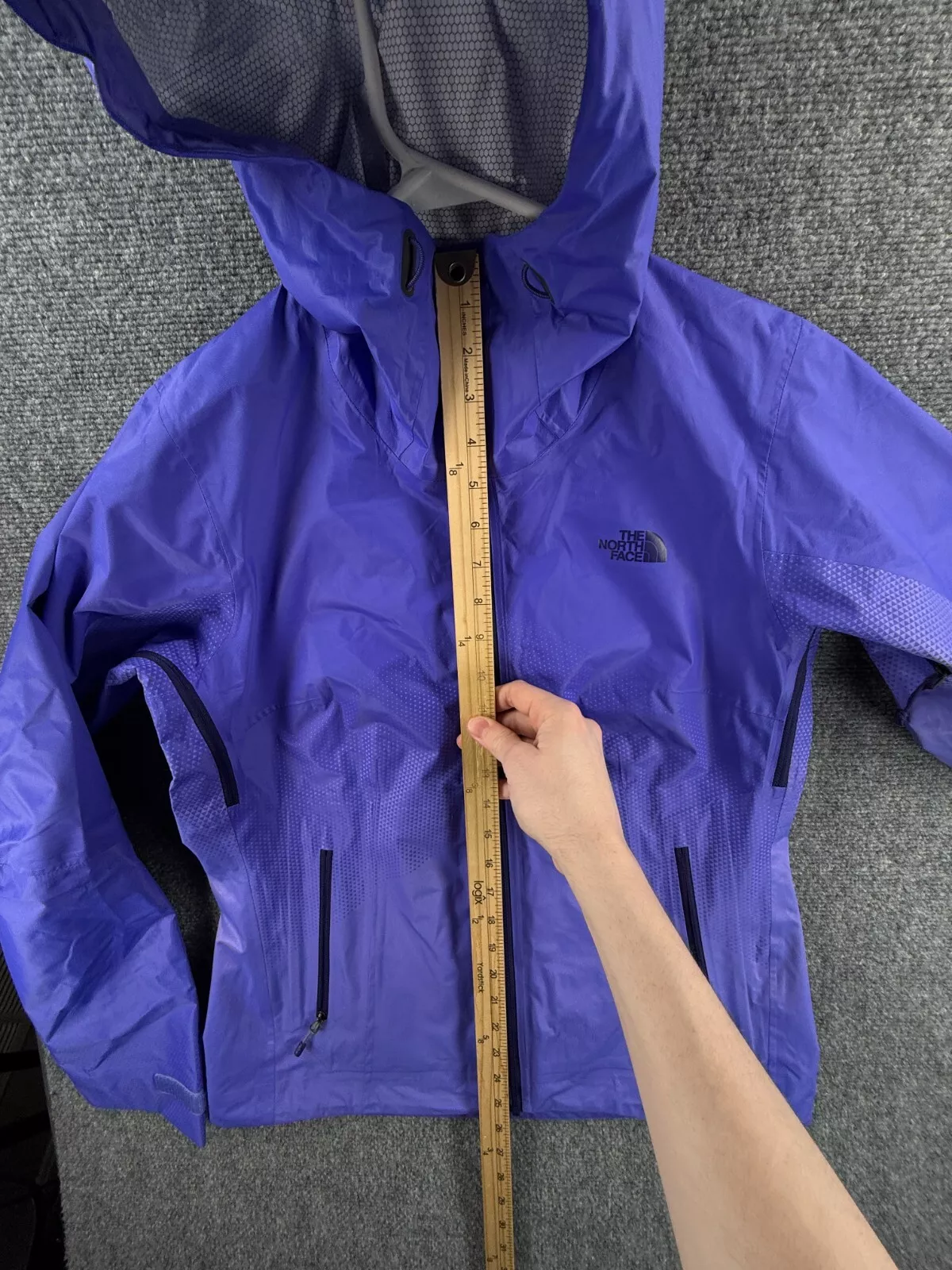 north-face hyvent 2.5l waterproof hooded jacket