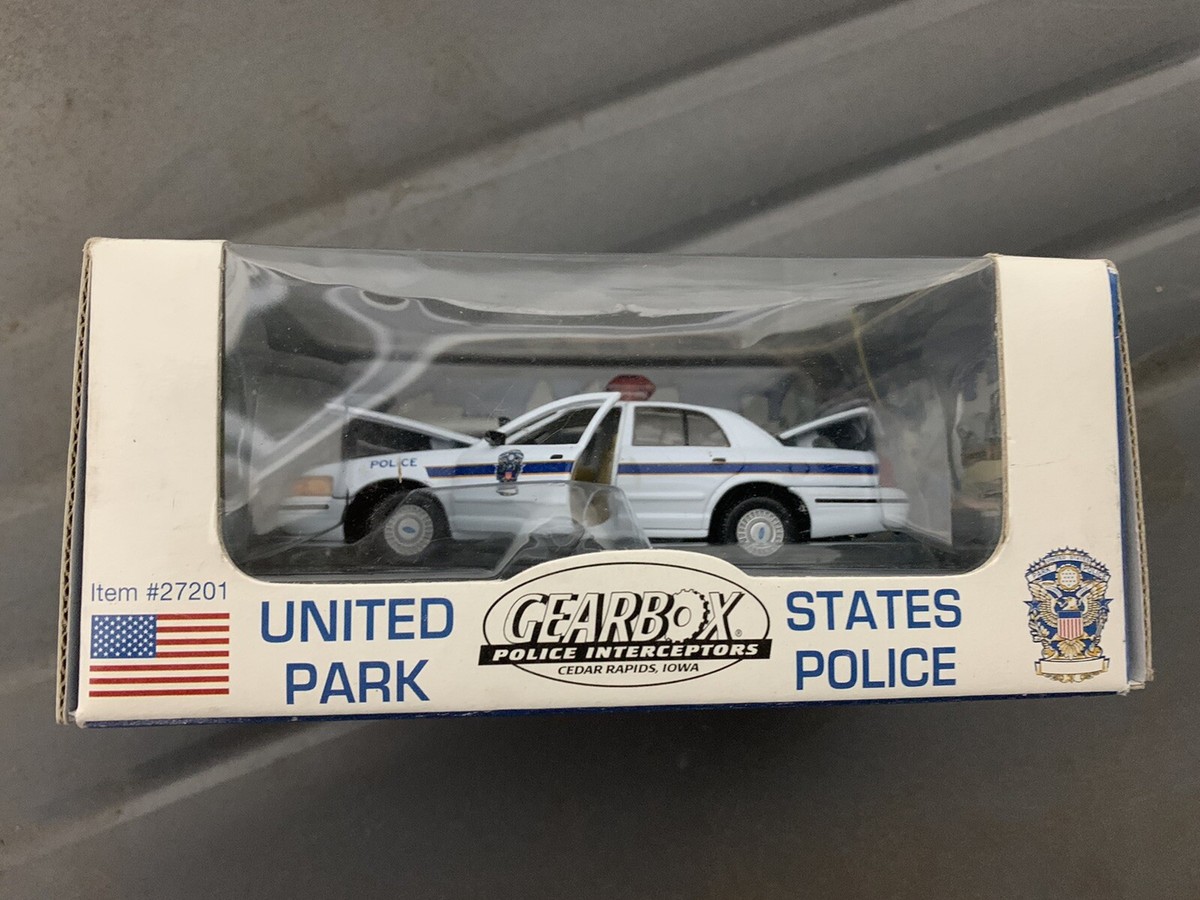 ROAD CHAMPS - Police Series - Ford Crown Vic échelle 1:43 Virginie