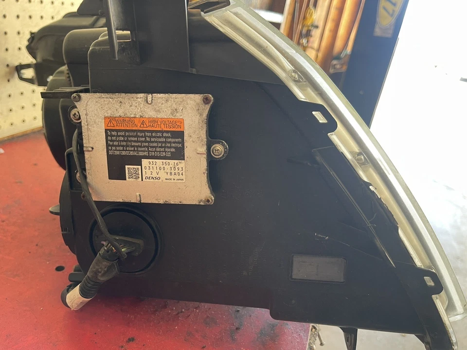 Conjunto de faros - Certificado NSF TYC 20-9143-00-1 para Cadillac SRX 10-13 Foto 2 de 4