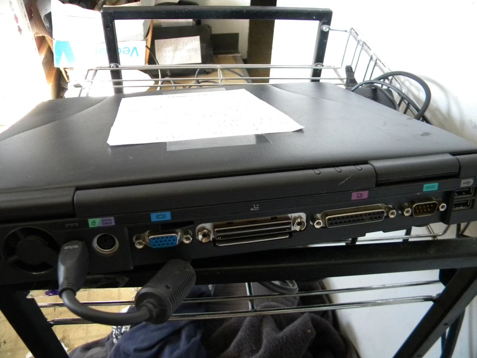 Dell Latitude C840 15" P4 1.60GHz 256MB RAM 40GB HDD DB9/Paralelo GEFORCE4GO CDR Foto 4 de 4