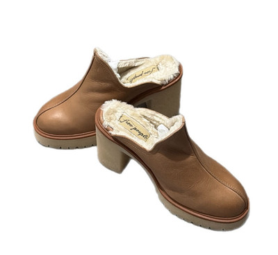 Free People Shoes Womens 7.5 Leather Caramel Clog Mule Boho Cottage Scandi Cozy