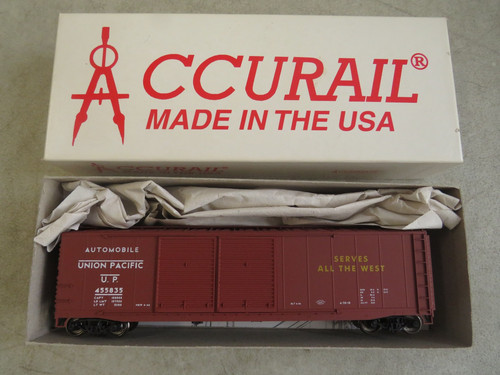 Accurail Trains escala HO Union Pacific 5275 50' AAR DBL DR caja | Zustand: Used