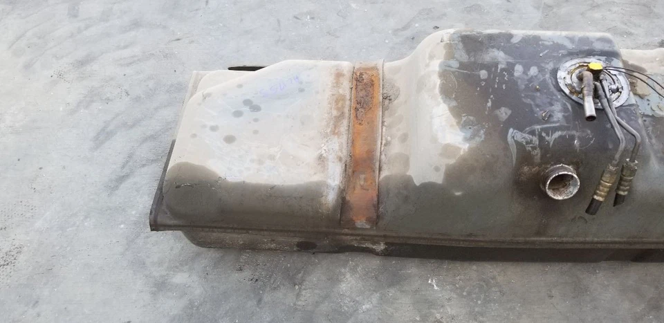 95 CHEVY TRUCK 3500 6.5L DIESEL FUEL TANK *LOCAL PICKUP ONLY* Foto 2 de 4