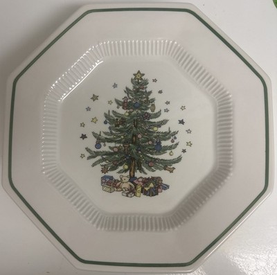 Nikko Christmastime Dinner Plate Christmas Tree - Set of 4