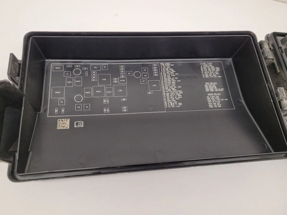 2012 2013 2014 2015 CHEVROLET CAMARO Fuse Box Engine VIN 3 8th Digit Opt Lfx - Image 3 of 4