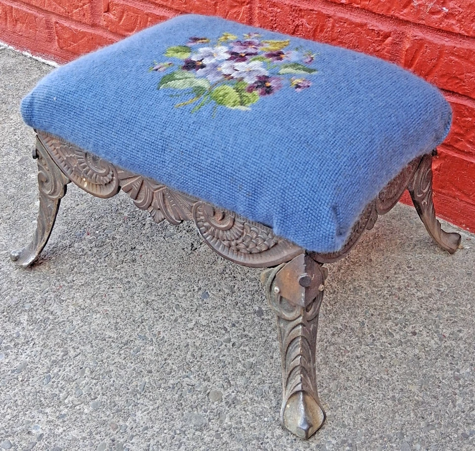 Antiguo taburete de banco otomano vintage victoriano de acero de metal para arrodillarse tela floral Foto 3 de 4