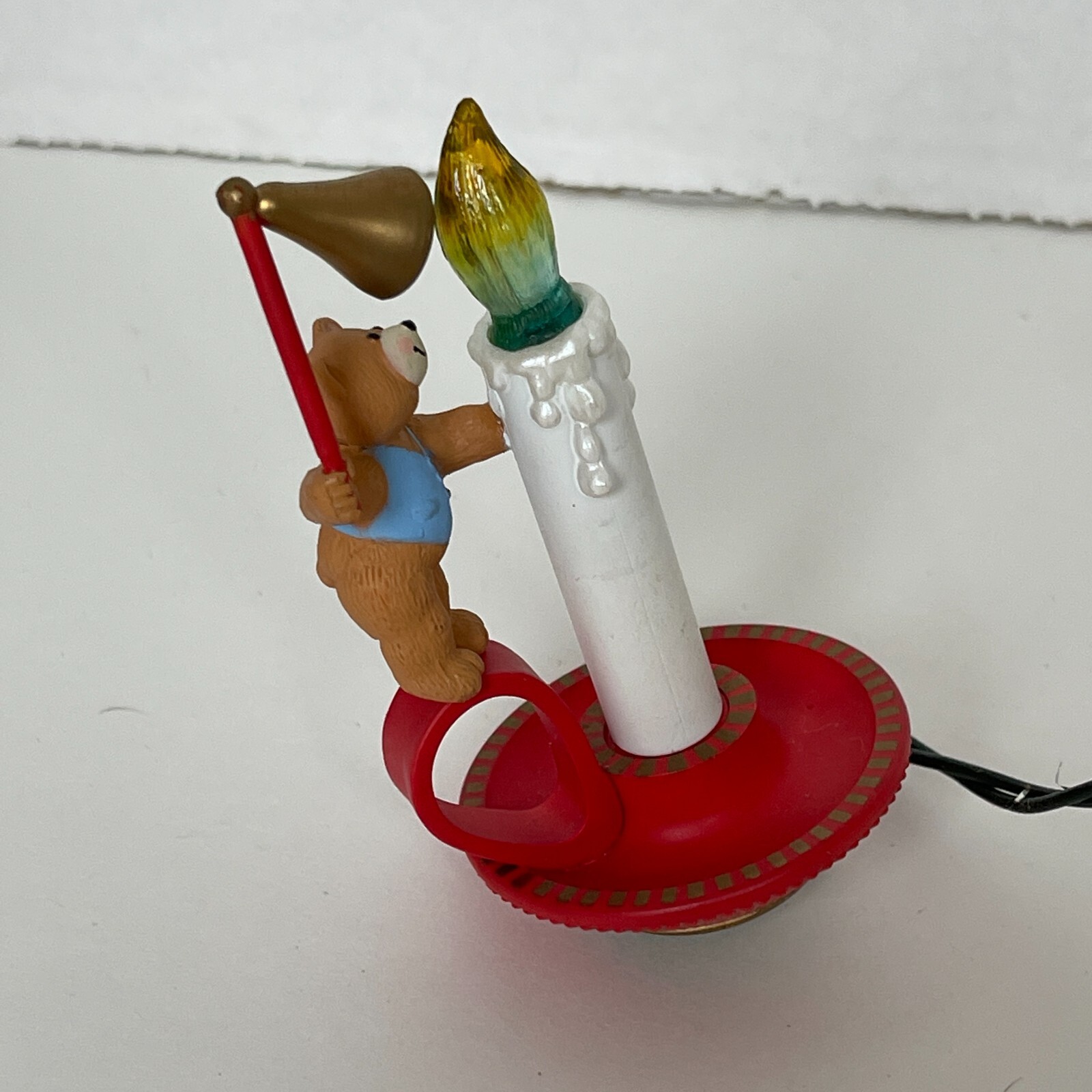 1988 Hallmark Keepsake Magic Lighted Bearly Reaching Ornament Christmas