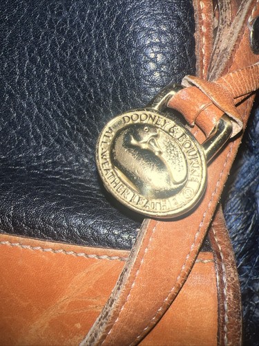 Vtg Dooney And Bourke Crossbody Inside Needs Complete Clean and repair! - 第 15/15 張圖片