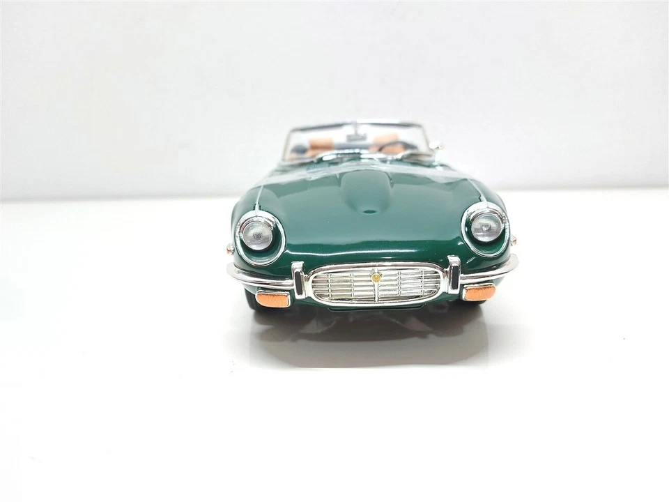JAGUAR E-type Roadster Verde del 1971 - 1/18 Road Signature - Immagine 2 di 4