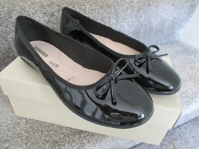 black patent ballet pumps