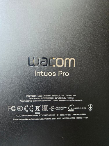 Wacom Intuos Pro Large Graphics Drawing Tablet with Bluetooth - Photo 9/10