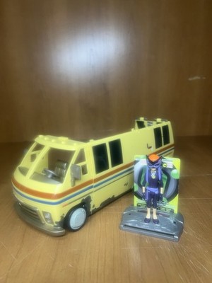 Ben 10 Gwen As Lucky Girl Complete With Grey Matter Stand & Card Bandai