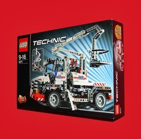 LEGO TECHNIC 8071 BUCKET TRUCK 2011 100% Complete Set with Box and Instructions