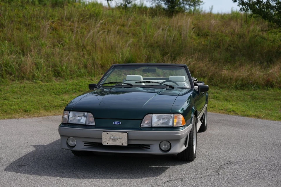 1992 Ford Mustang GT - Изображение 3 из 4