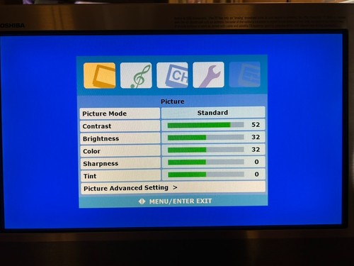TOSHIBA Television Receiver 20" Model # 20HLK86 HDMI Tested READ BELOW NO REMOTE - Picture 3 of 12