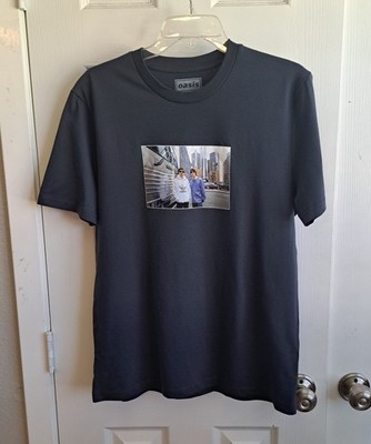Oasis Live 25 Detroit Bus Photo TShirt SMALL Concert Merch Chicago