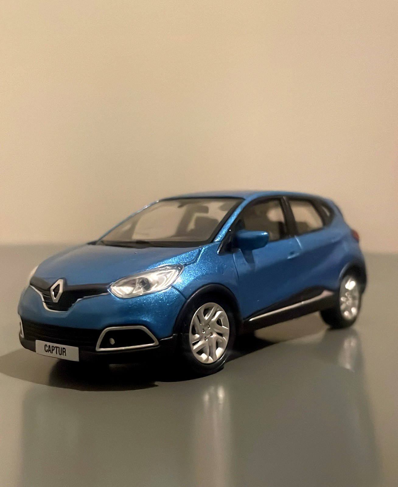 Miniature Renault Captur 1 bleu 1/43 Norev en métal injecté