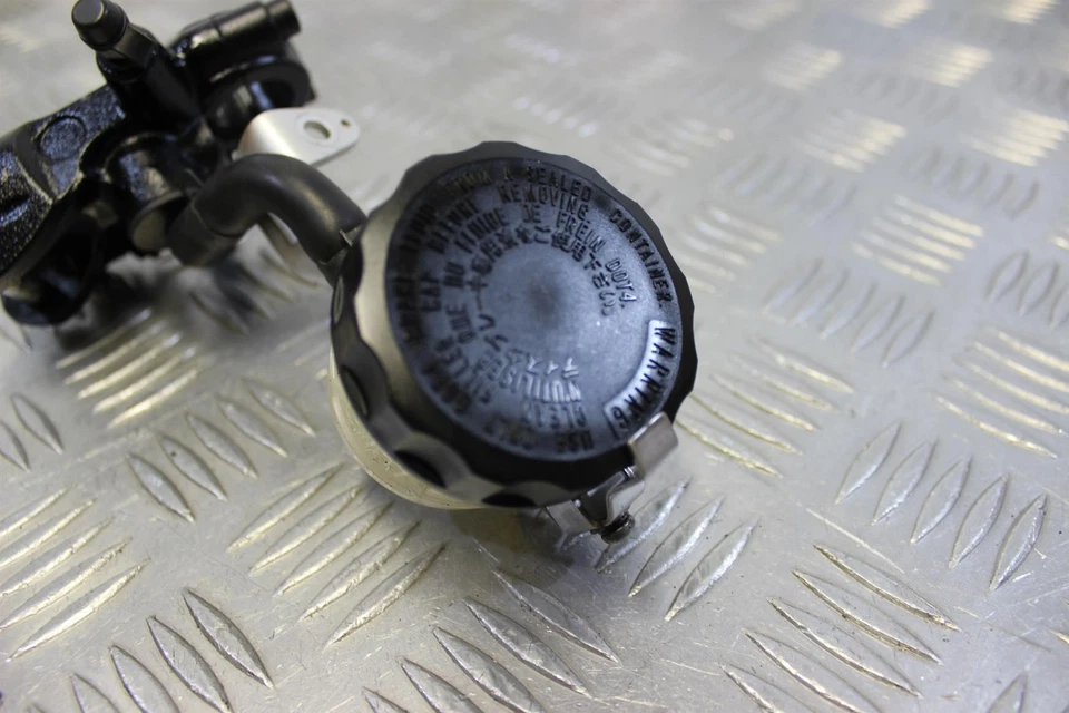 Cilindro maestro de freno delantero Triumph Daytona 675 2013 a 2016 B126 Foto 4 de 4