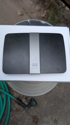 Cisco Linksys E4200 V2 450Mbps Max Performance Dual-Band N900 Wi-Fi Router