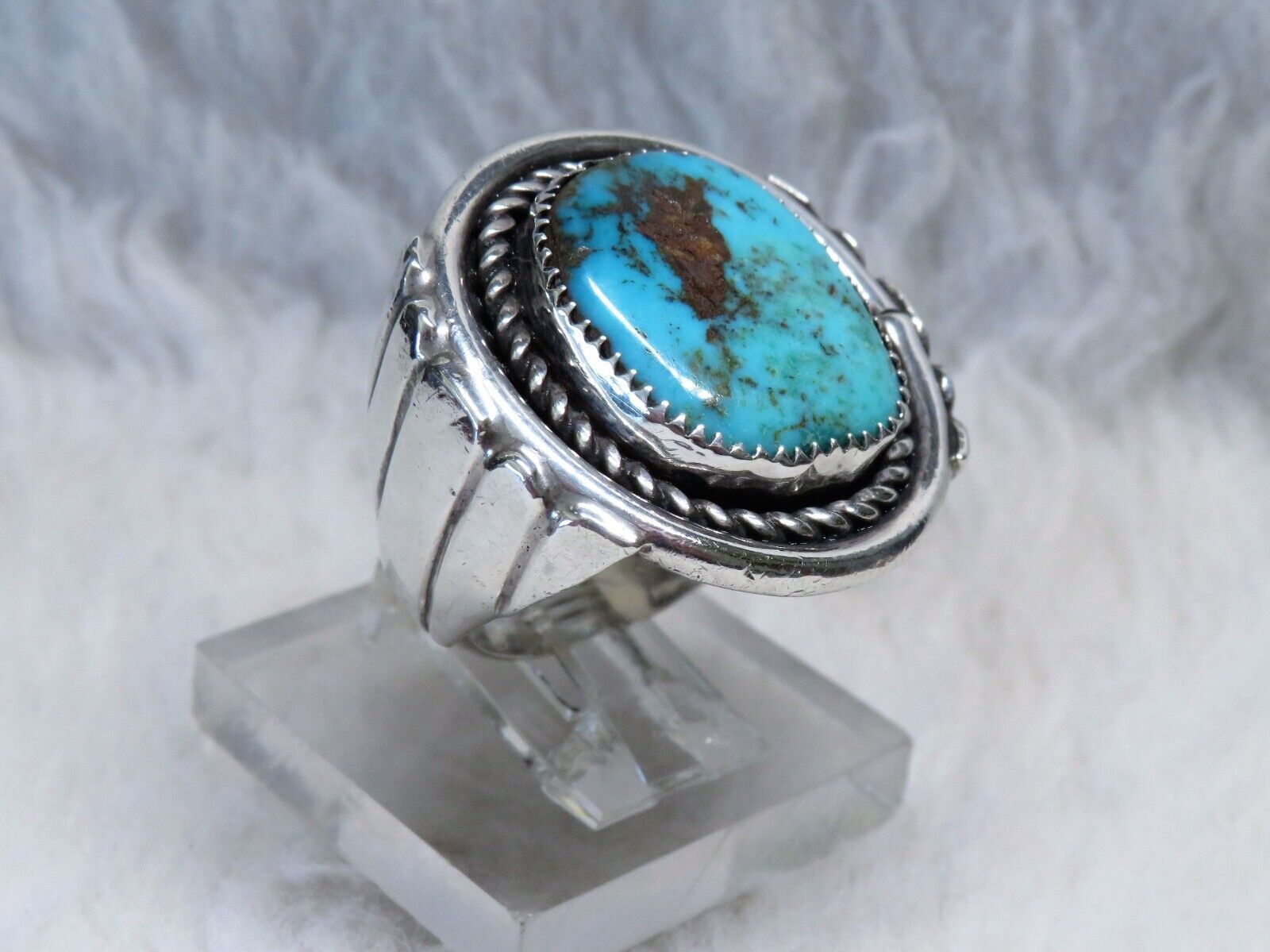 70's traditional, Navajo Turquoise Ring 1-1/4