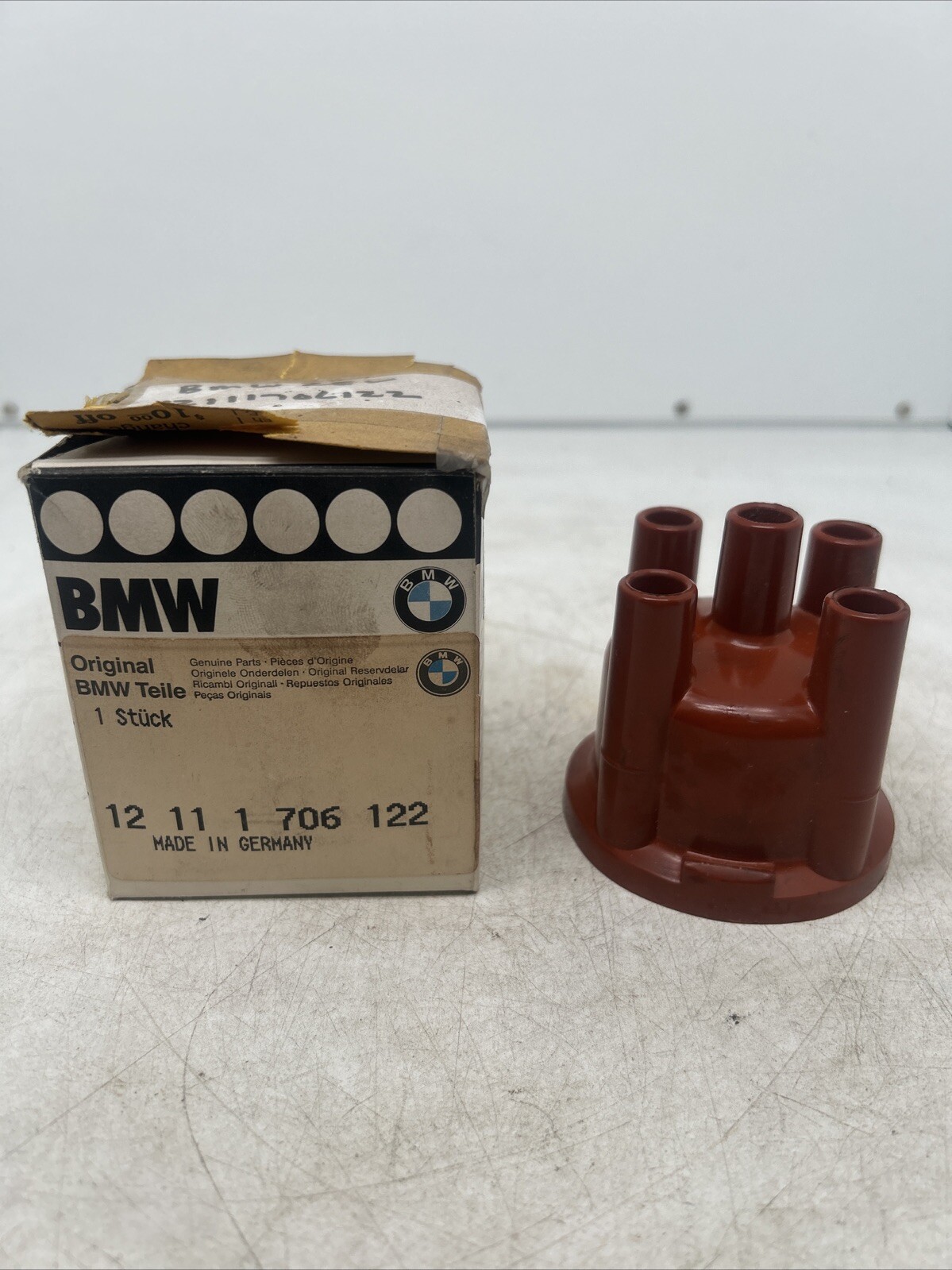 BMW E21-E30-E12-E28 distributor cap &excl;NEW&excl; OEM 12111706122 MBO2