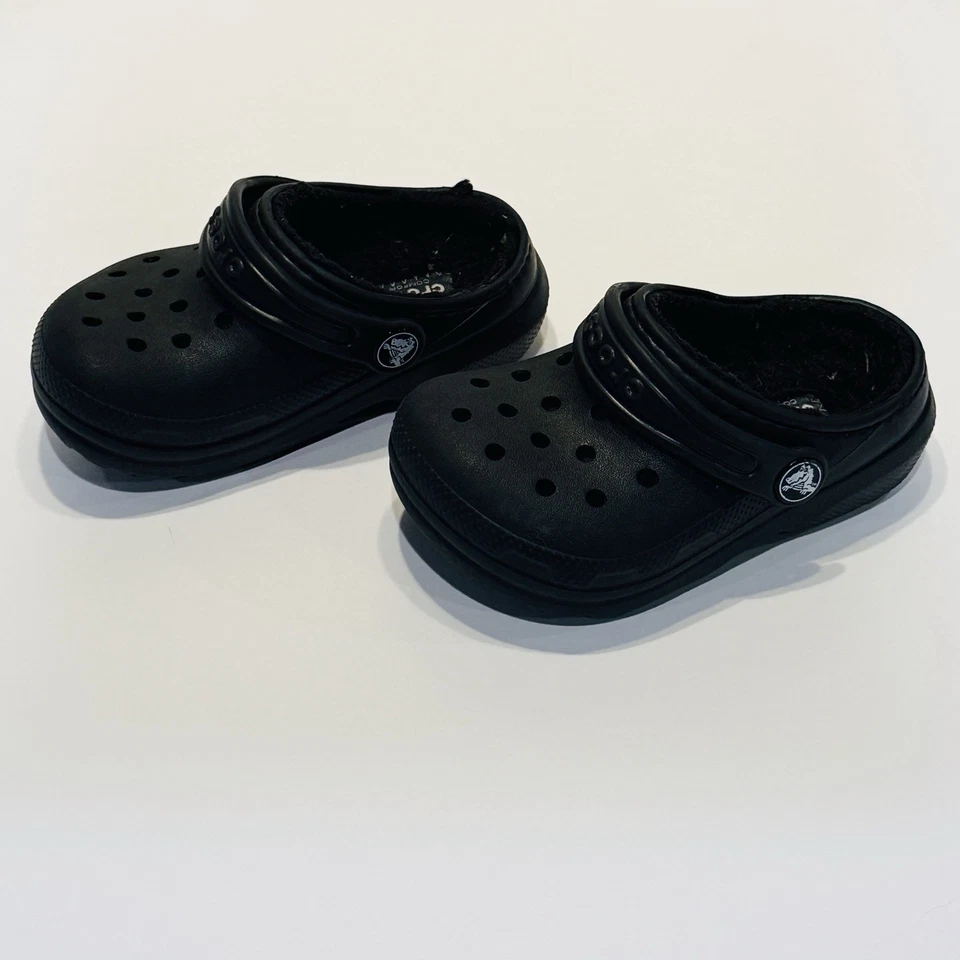Zuecos Crocs Dual Comfort negros forrados de invierno para niños pequeños talla 7 C8 zapatos sin cordones Foto 2 de 4