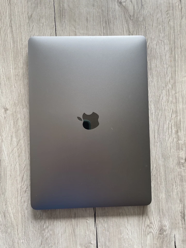 Apple A2159 MacBook Pro 13 Zoll 256GB, i5, 8GB RAM QWERTZ Achtung Beschreibung - Bild 3 von 4