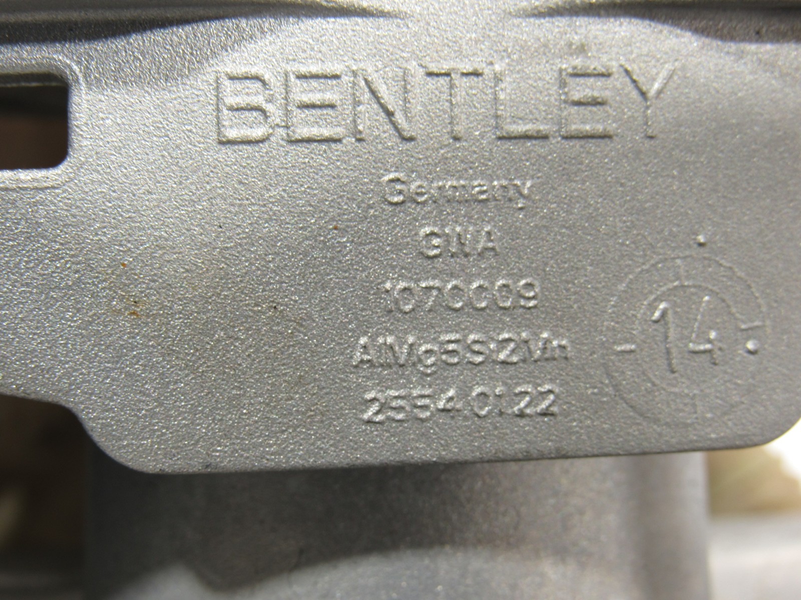 12-18 Bentley Continental GT W12 2015 Center Console Armrest Mount Bracket ; :A