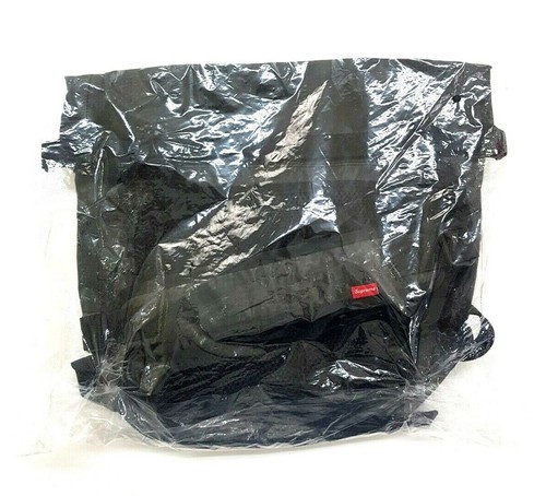 Bolso de hombro moteado reflectante impermeable supremo negro FW20 - Imagen 8 de 12