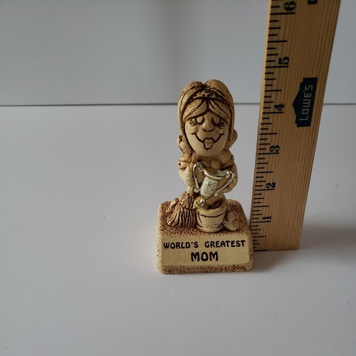 Vintage 1970 Paula Wood 5" Figurine W136 World's Greatest Mom - Picture 8 of 9