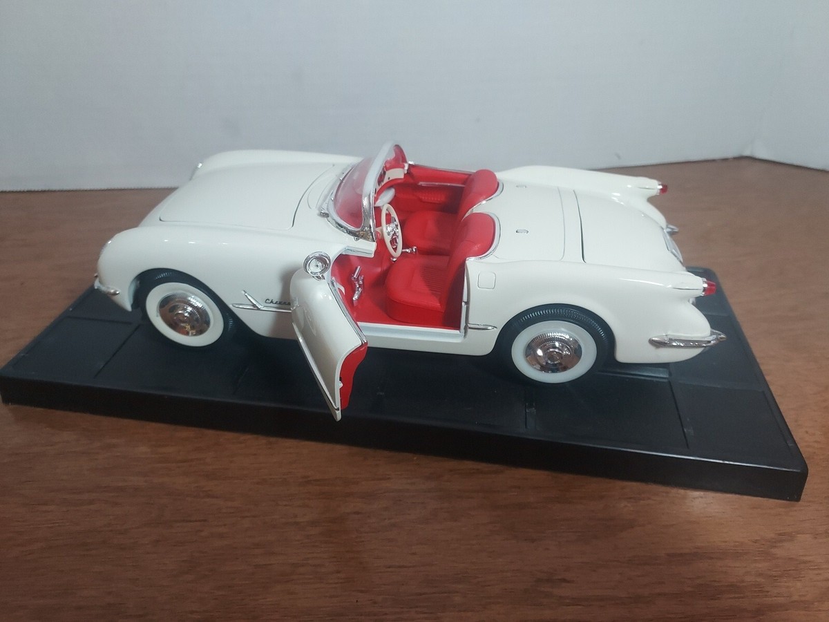 Solido 1/18 scale Diecast 8082 - Chevrolet Corvette 1953 Convertable