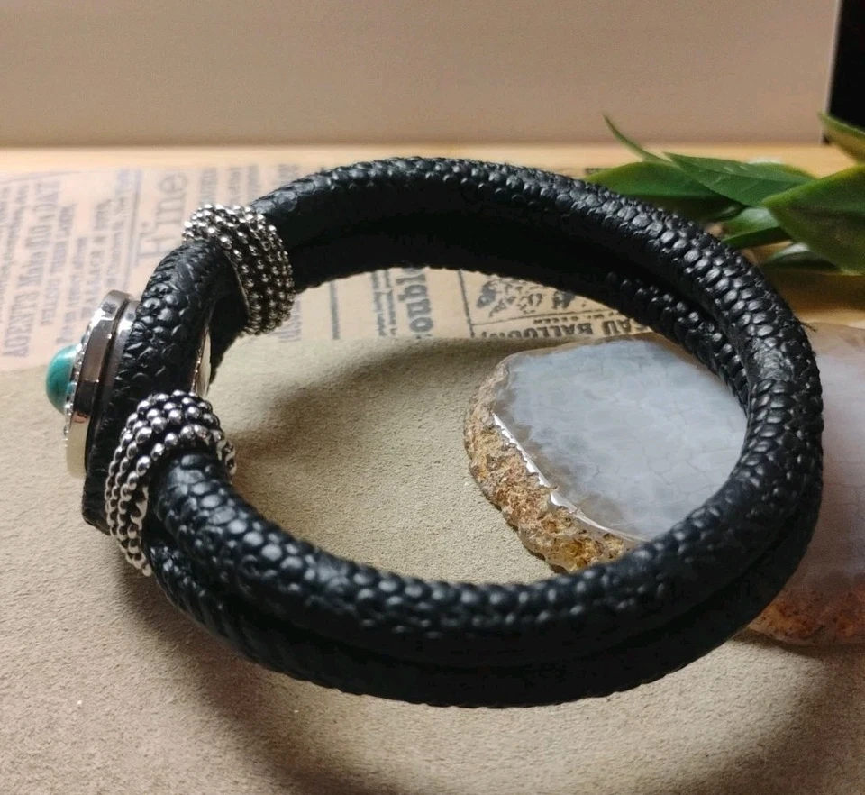 MAGNOLIA and VINE Cuerda Negra Cuero Texturizado con Pulsera de Palanca a Presión Azul/Verde! Foto 3 de 4