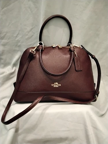 Borsa Coach Dome Sierra nuova senza etichette versione grande in pelle marrone scuro a grana incrociata.