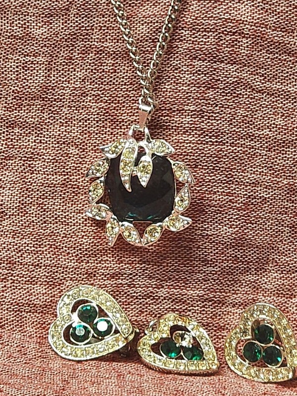 Sarah Cov Collection Green  Necklaces Clip On Earrings . See Pic For Condition
