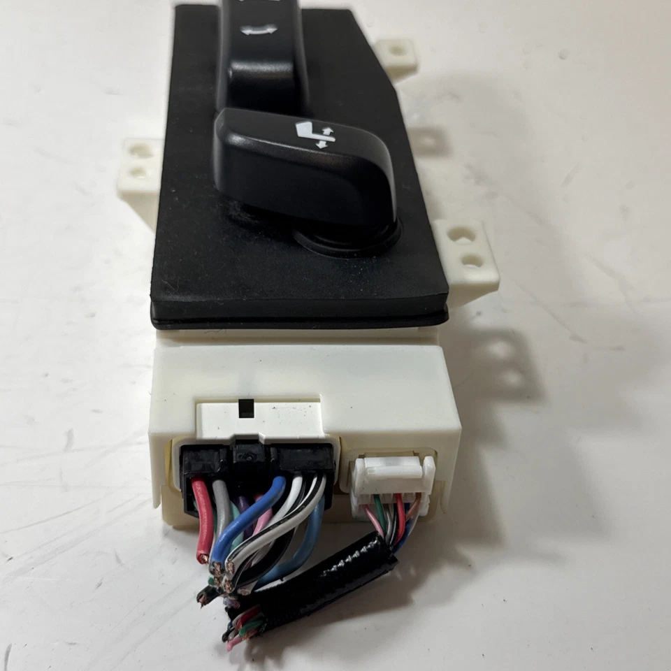 2018 LEXUS IS300 FRONT LEFT SIDE SEAT ADJUSTMENT CONTROL SWITCH OEM - Image 4 of 4