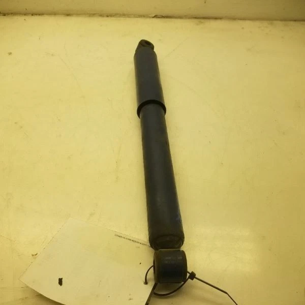 Toyota Pickup 1994 cabina extendida 2,4 L tracción trasera MT MT lado del conductor amortiguador trasero Foto 2 de 4