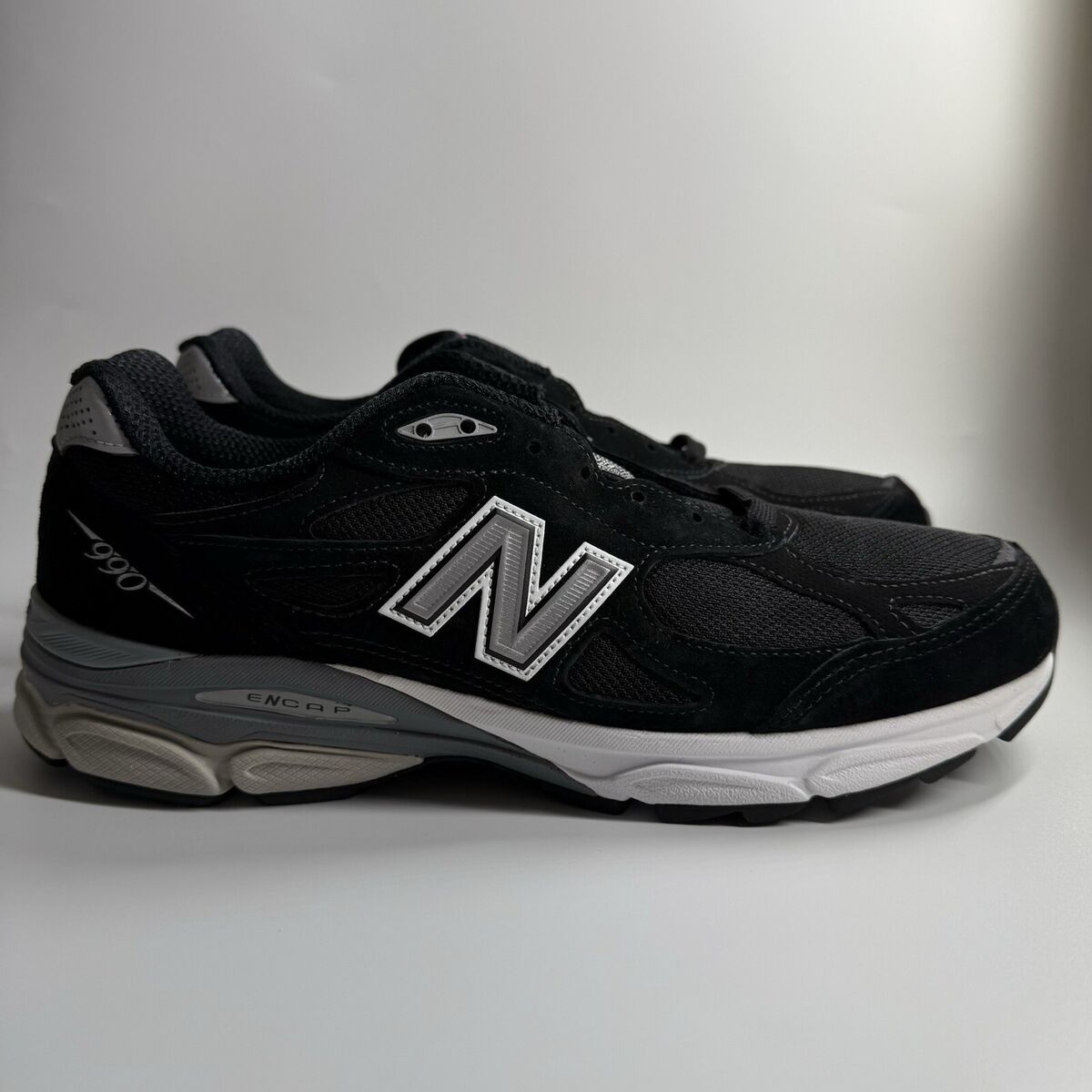 New Balance Men's 10.5D MADE in USA 990v3 Black/Silver New Balance Men's 10.5D MADE in USA 990v3 Black/Silver